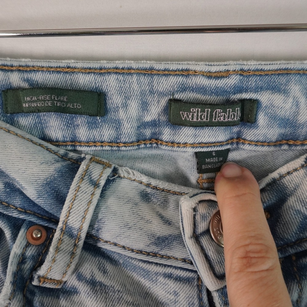 Light Wash Women's Flared Jeans - Picture 4 of 8